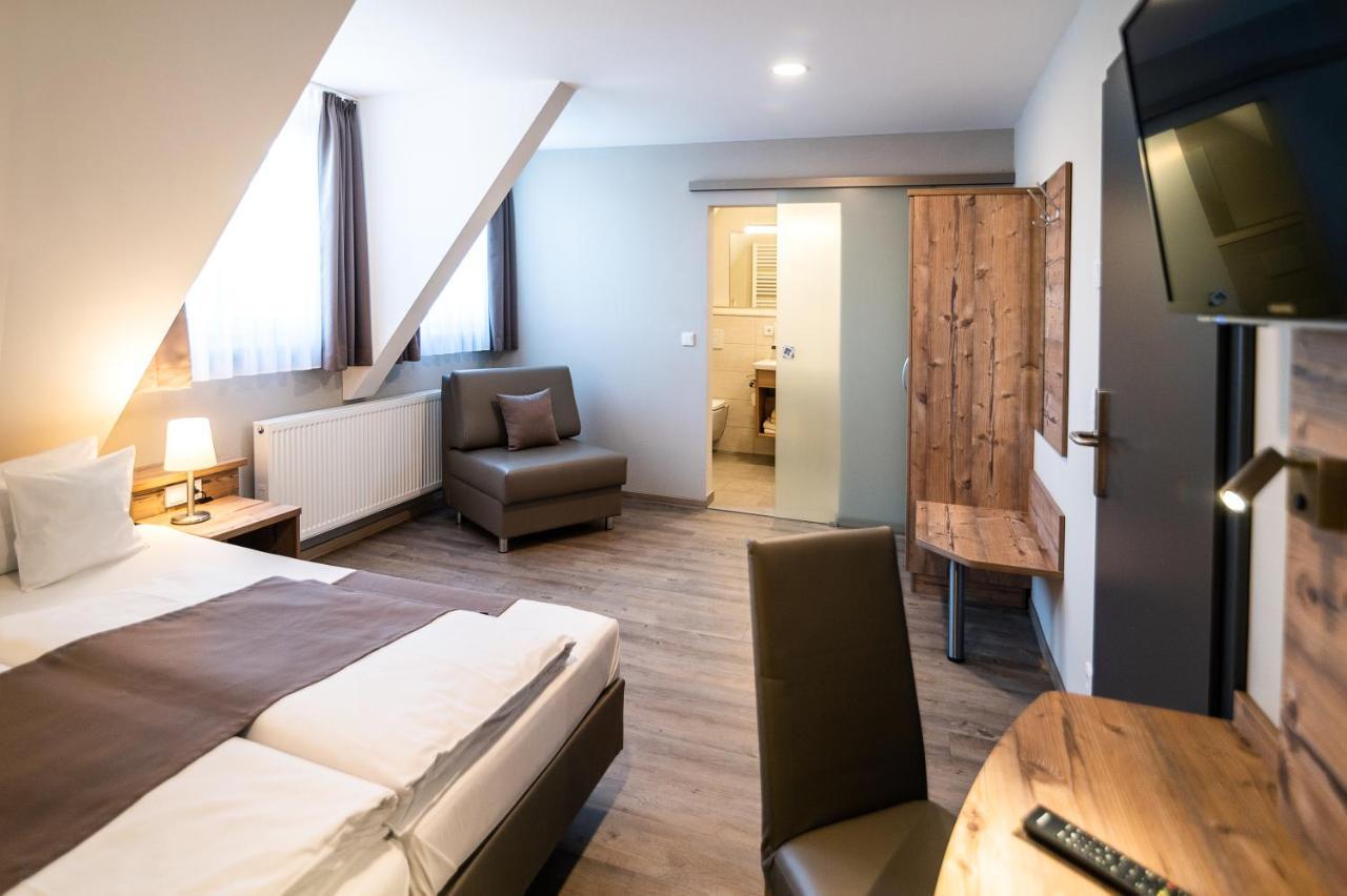 Hotel-Gasthof Neue Post Leutershausen  Bagian luar foto