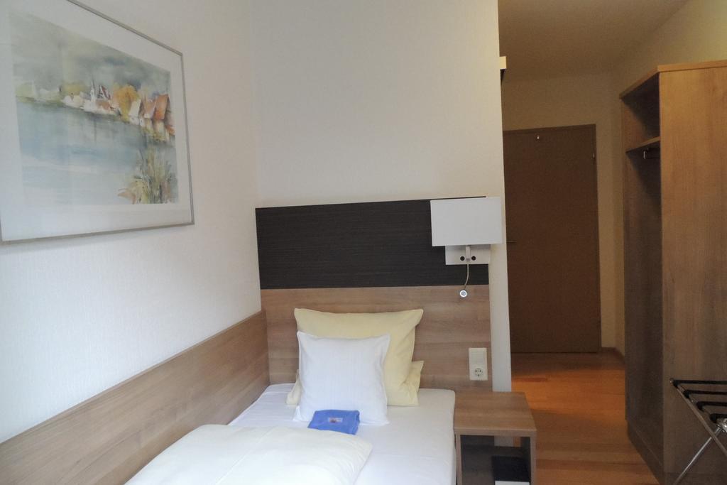 Hotel-Gasthof Neue Post Leutershausen  Ruang foto
