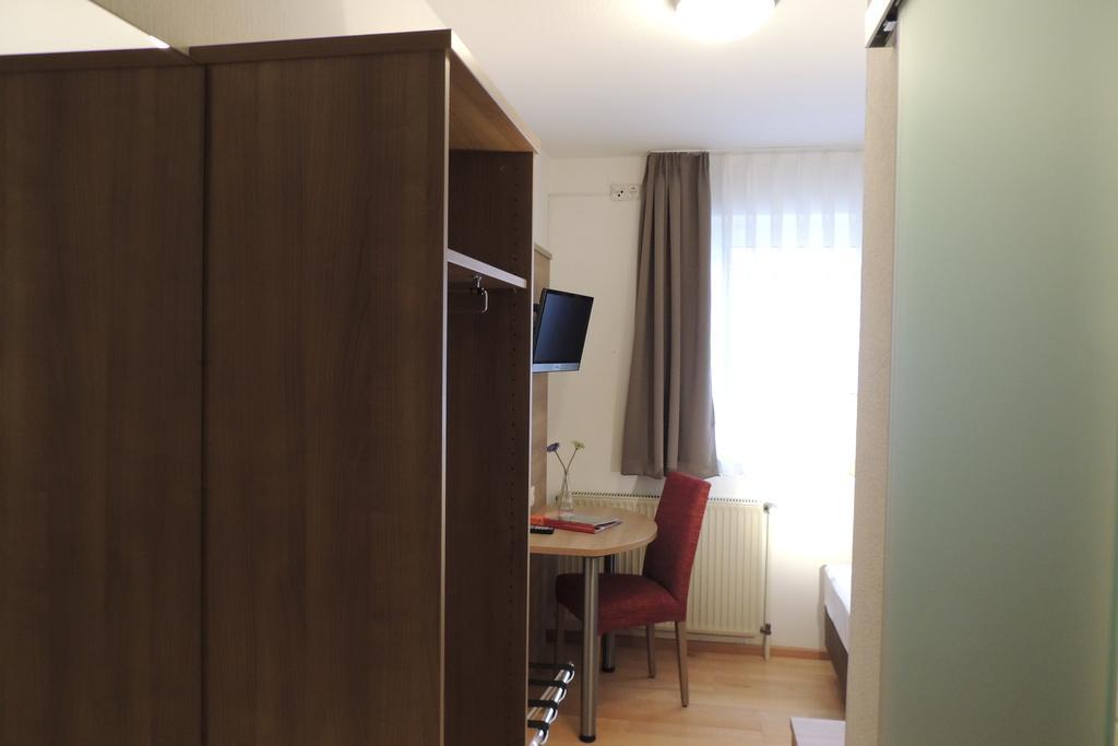 Hotel-Gasthof Neue Post Leutershausen  Ruang foto