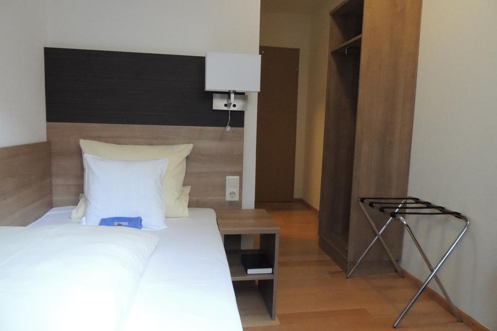 Hotel-Gasthof Neue Post Leutershausen  Ruang foto