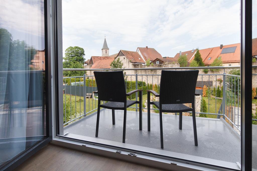 Hotel-Gasthof Neue Post Leutershausen  Bagian luar foto
