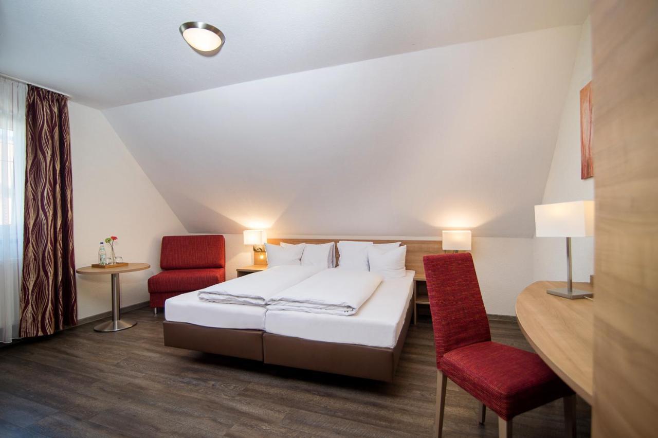 Hotel-Gasthof Neue Post Leutershausen  Bagian luar foto