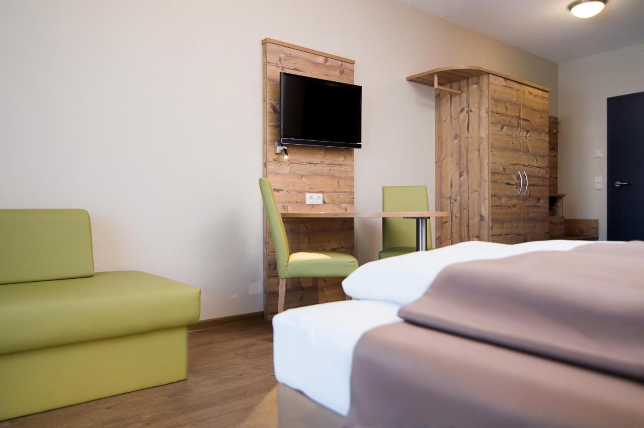 Hotel-Gasthof Neue Post Leutershausen  Bagian luar foto